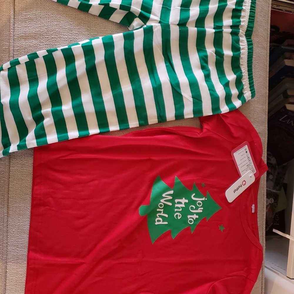 New with tags Christmas pajamas size 8-9 years